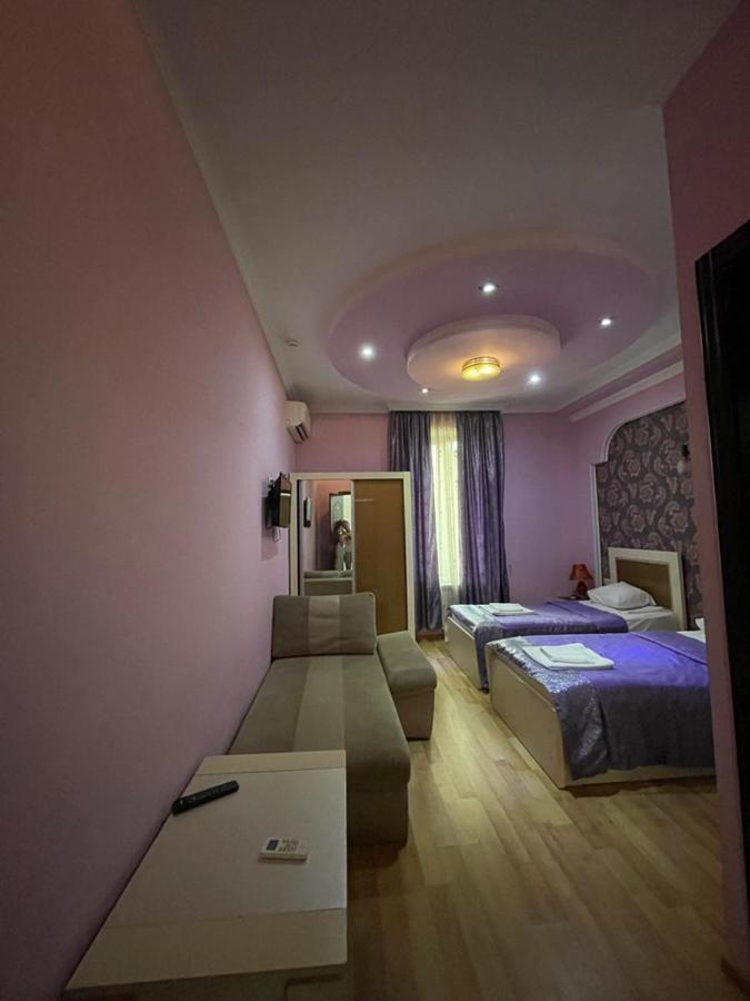 Lux Palace Hotel Kutaisi Bagian luar foto