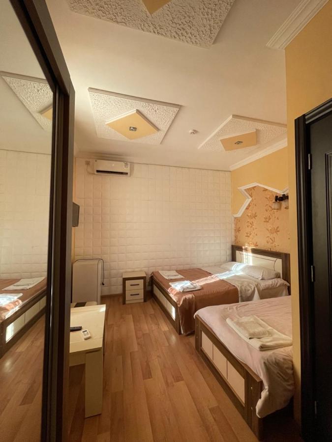 Lux Palace Hotel Kutaisi Bagian luar foto