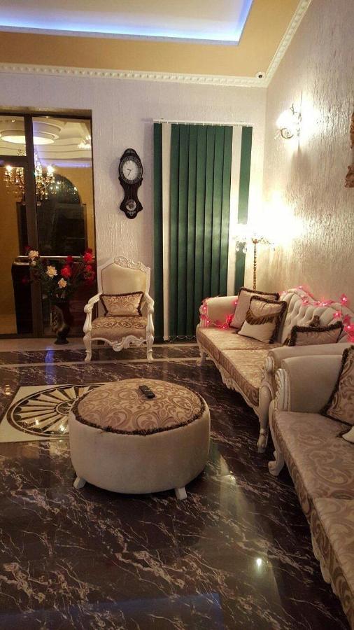 Lux Palace Hotel Kutaisi Bagian luar foto