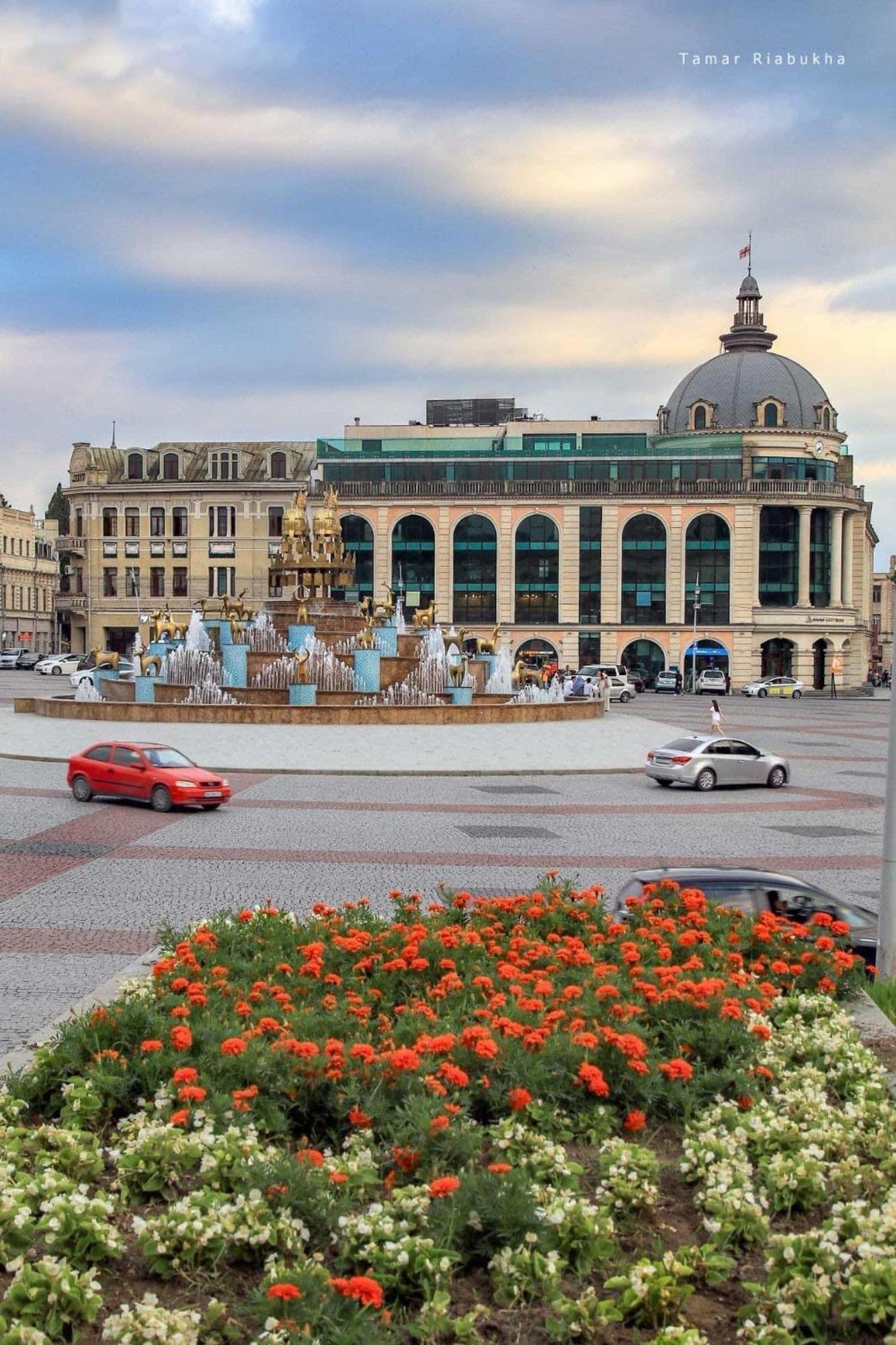 Lux Palace Hotel Kutaisi Bagian luar foto