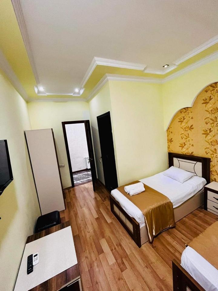 Lux Palace Hotel Kutaisi Bagian luar foto
