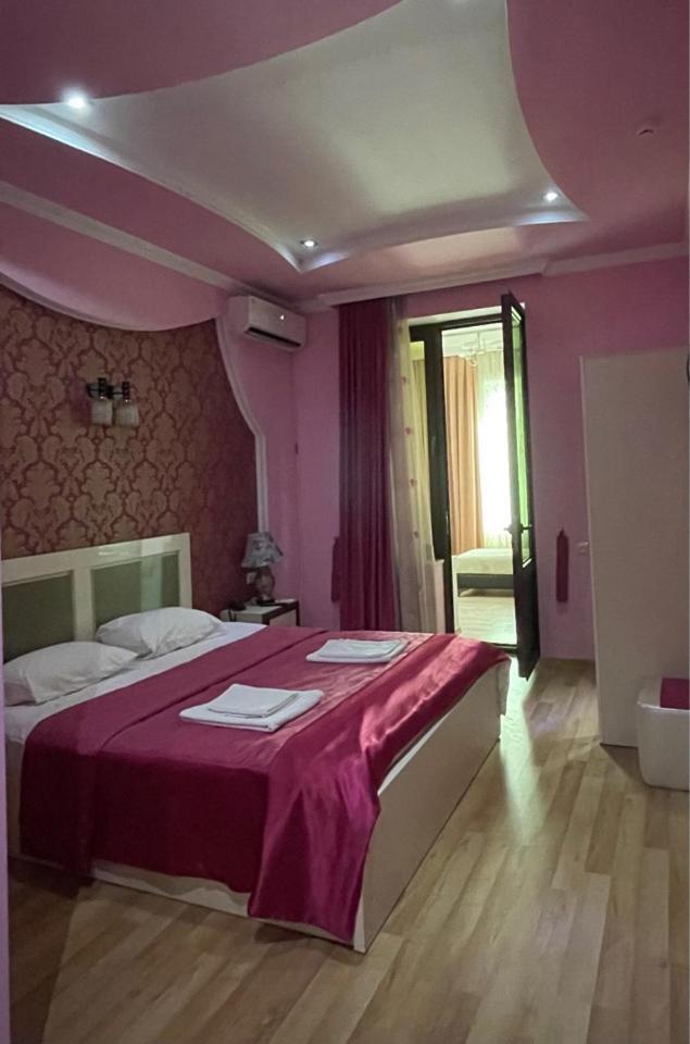Lux Palace Hotel Kutaisi Bagian luar foto