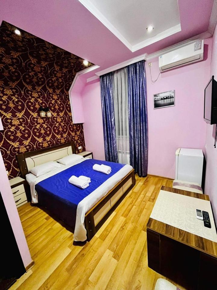 Lux Palace Hotel Kutaisi Bagian luar foto
