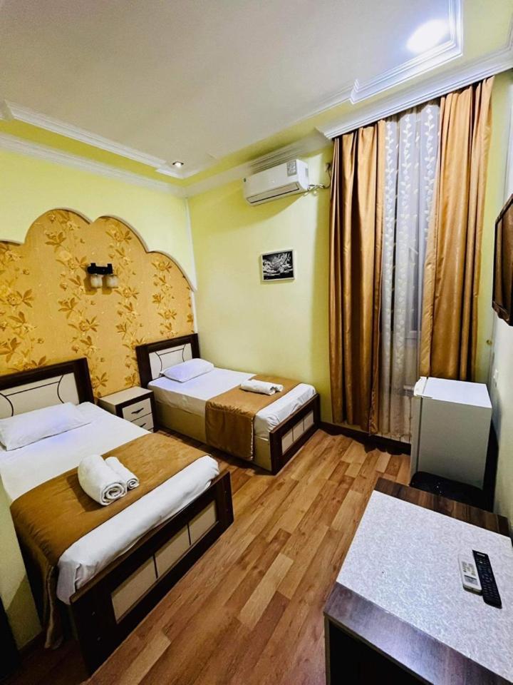 Lux Palace Hotel Kutaisi Bagian luar foto