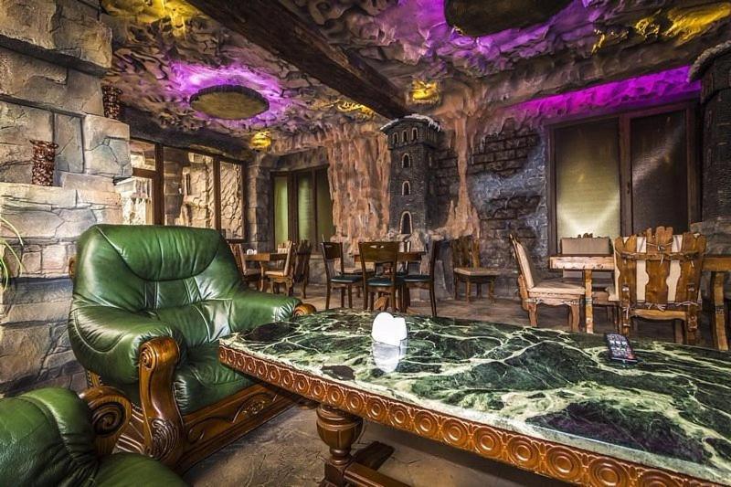Lux Palace Hotel Kutaisi Bagian luar foto