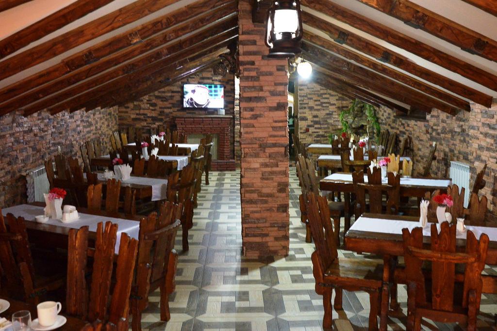 Lux Palace Hotel Kutaisi Bagian luar foto