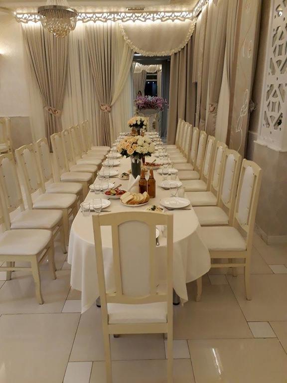 Lux Palace Hotel Kutaisi Bagian luar foto