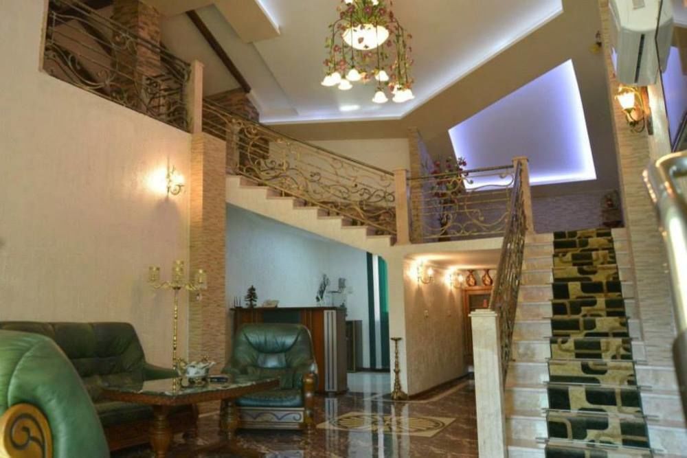 Lux Palace Hotel Kutaisi Bagian luar foto