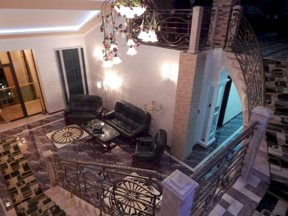 Lux Palace Hotel Kutaisi Bagian luar foto