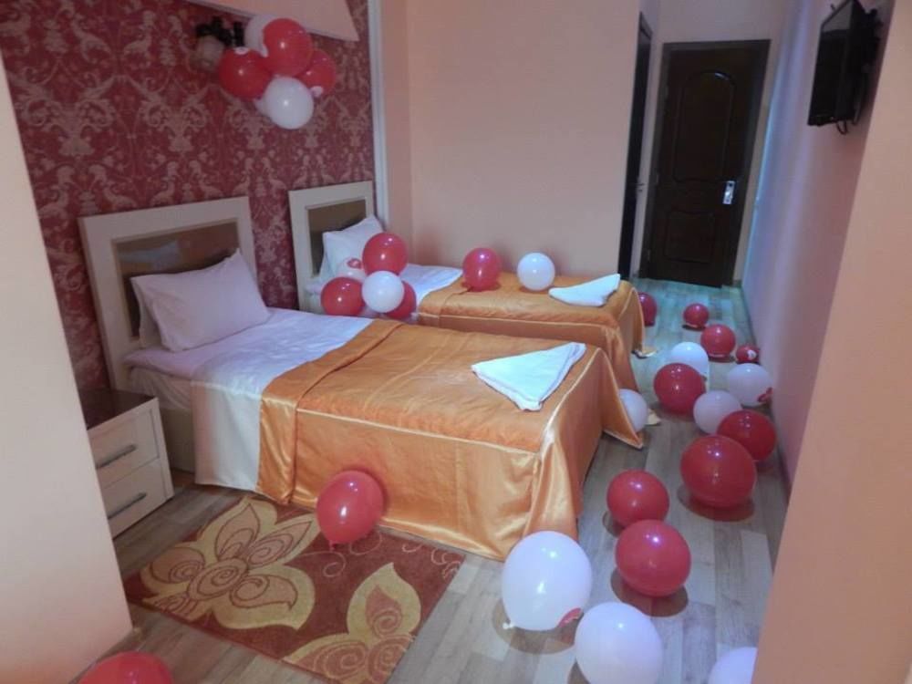 Lux Palace Hotel Kutaisi Bagian luar foto