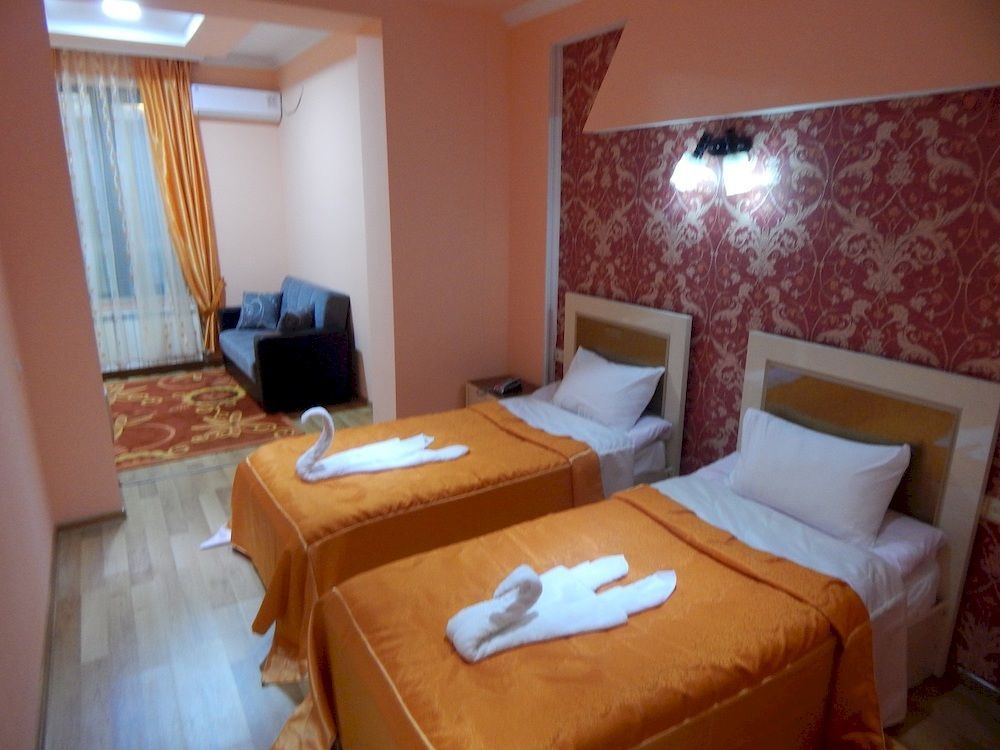 Lux Palace Hotel Kutaisi Bagian luar foto