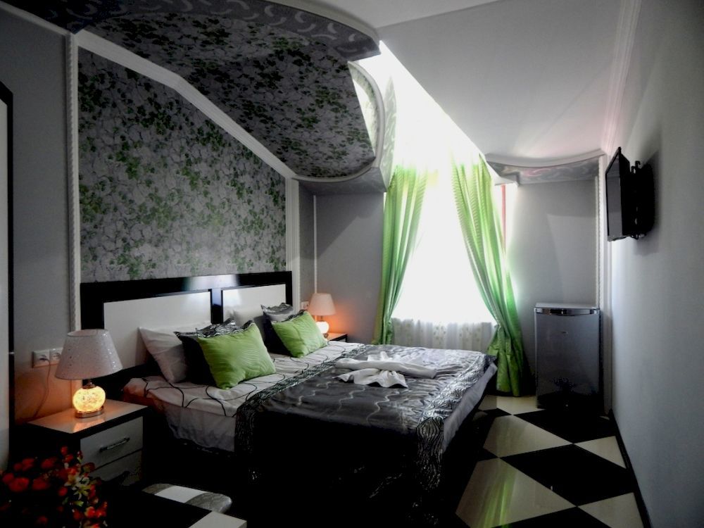 Lux Palace Hotel Kutaisi Bagian luar foto