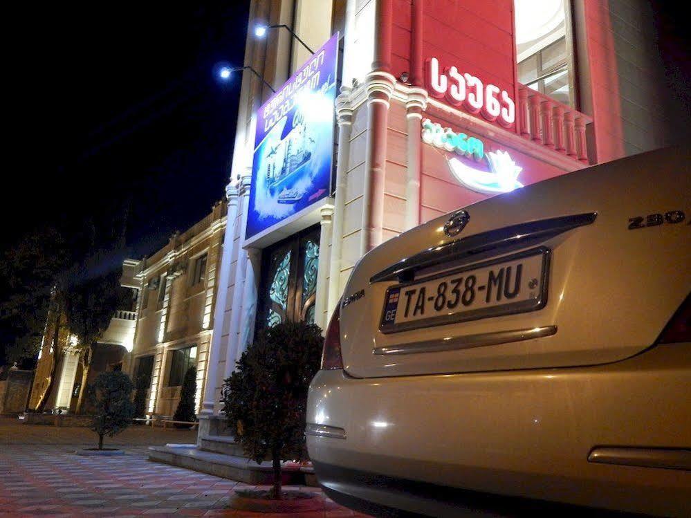 Lux Palace Hotel Kutaisi Bagian luar foto