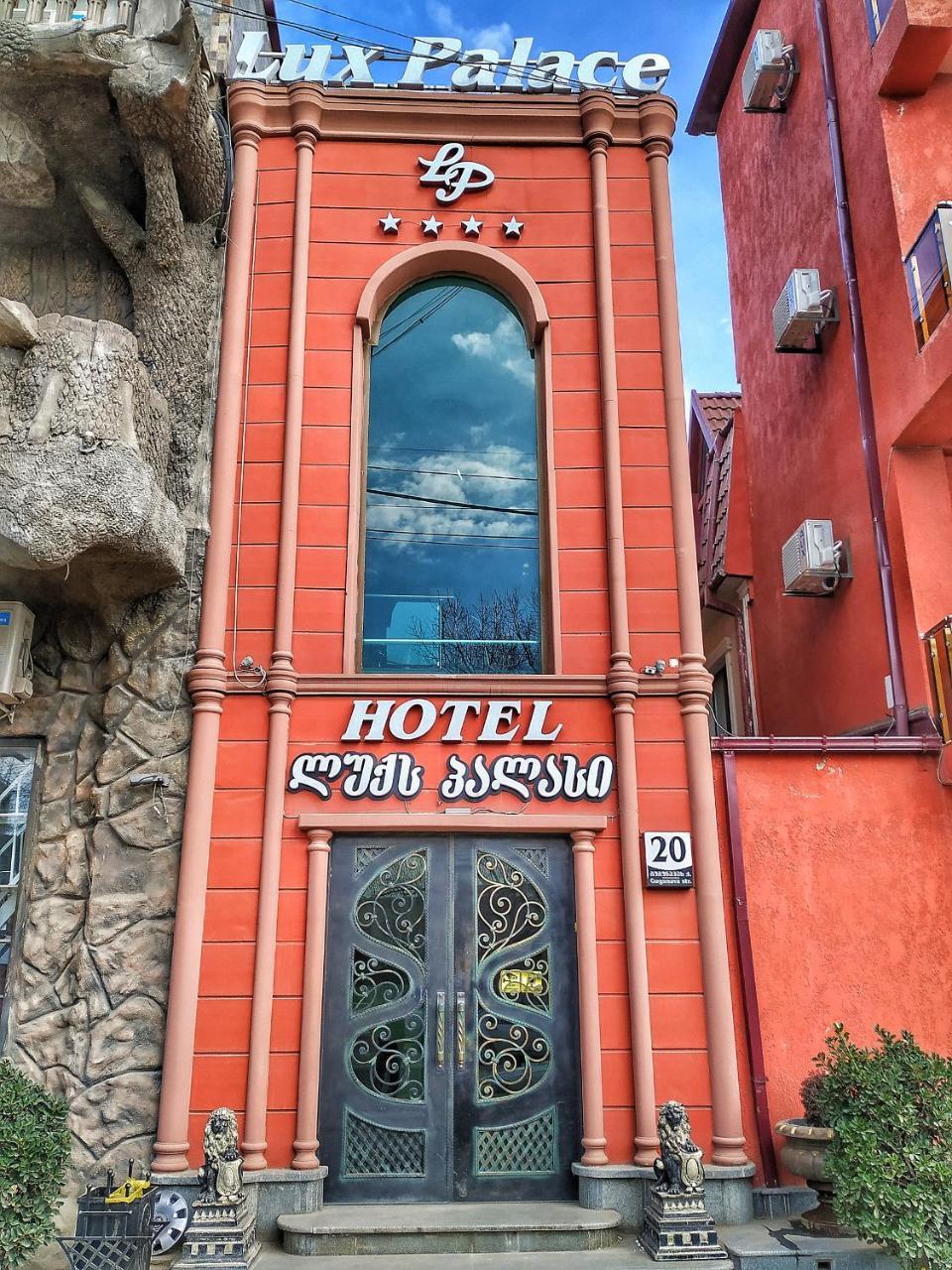 Lux Palace Hotel Kutaisi Bagian luar foto