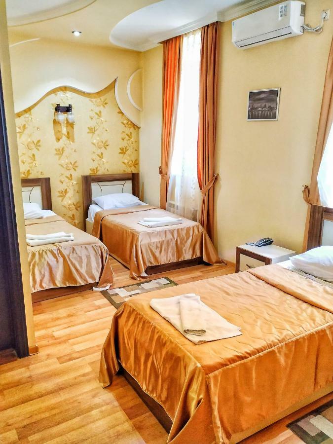 Lux Palace Hotel Kutaisi Bagian luar foto